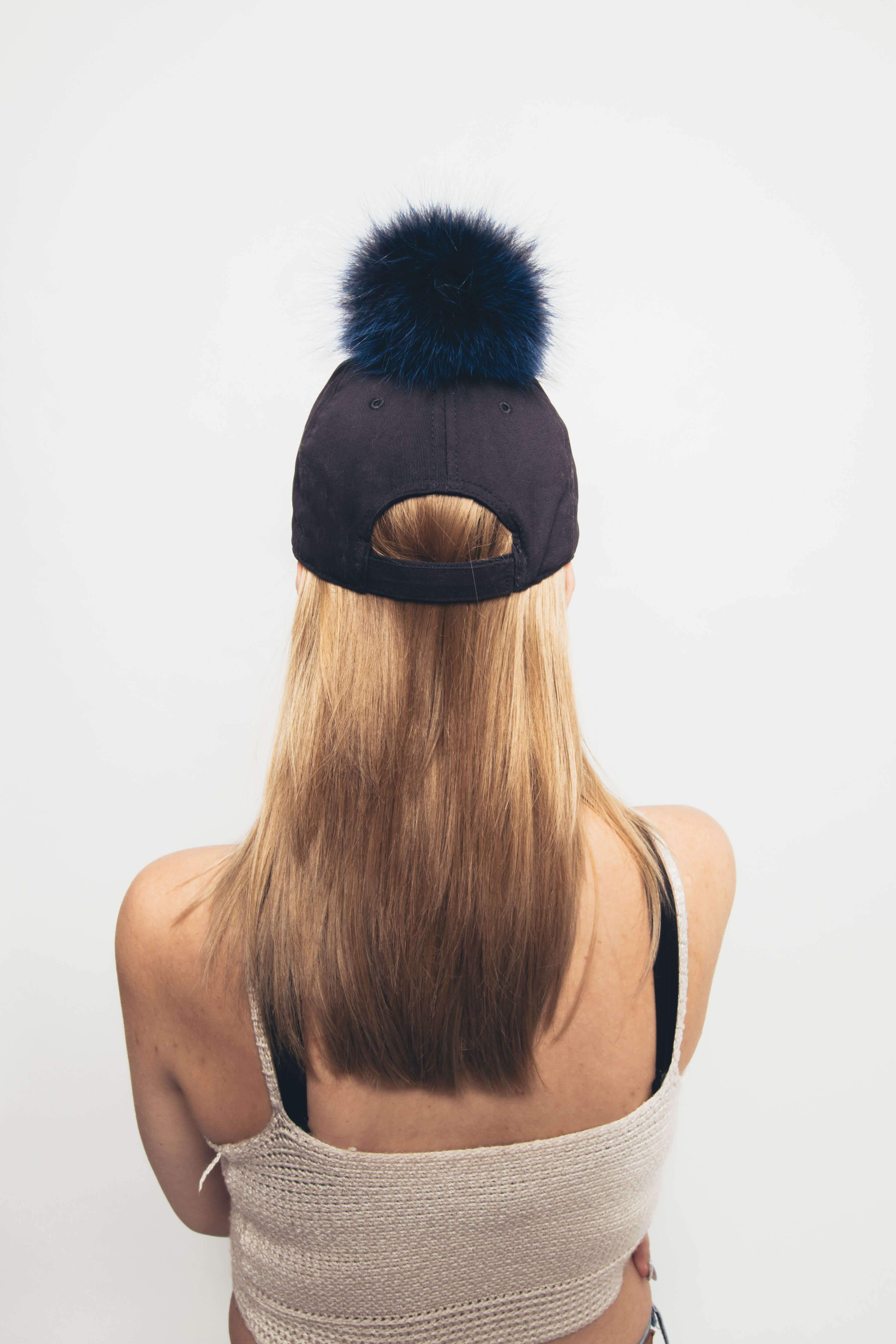 Baseball cap with fur best sale pom pom